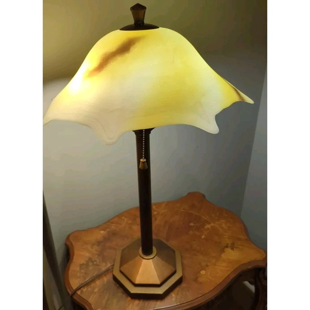 Tiffany Style Table Lamp With Glass Shade